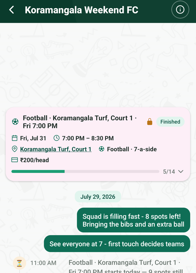 A Kelnok group chat with a game card pinned at the top, messages from players, and automatic reminders.